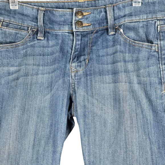 Old Navy The Flirt Bermuda Shorts Womens 4 Blue Denim Mid Rise Casual Jean - Picture 2 of 8